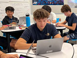 FH students using laptops